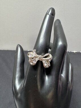 Bow-Shaped Silver-Tone Ring Clear Crystals Women Vintage-Inspired Design Size 7.